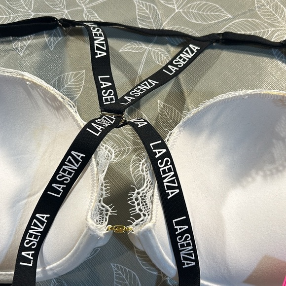 La Senza Classic Plunge Padded Bra. - Picture 4 of 6